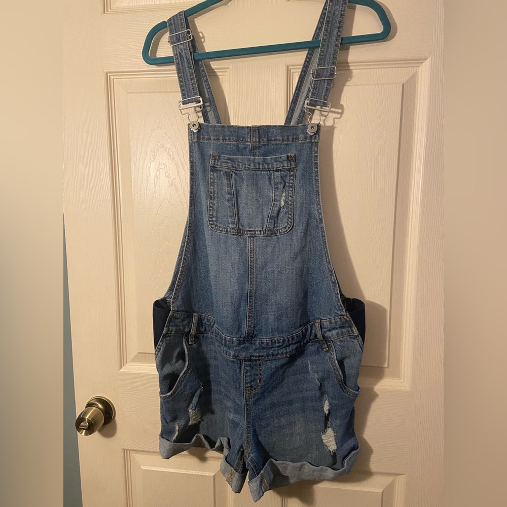 Adorable maternity overalls!